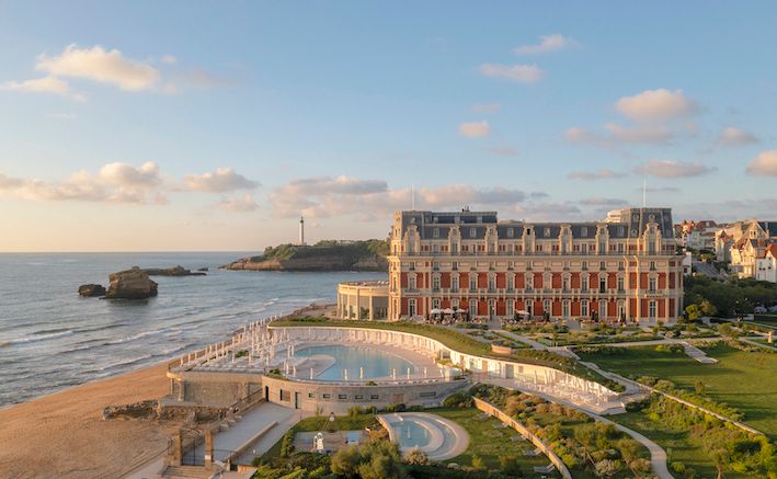 ENCHÈRES – Trois jours et plus de 3.500 lots à l’Hôtel du Palais de Biarritz